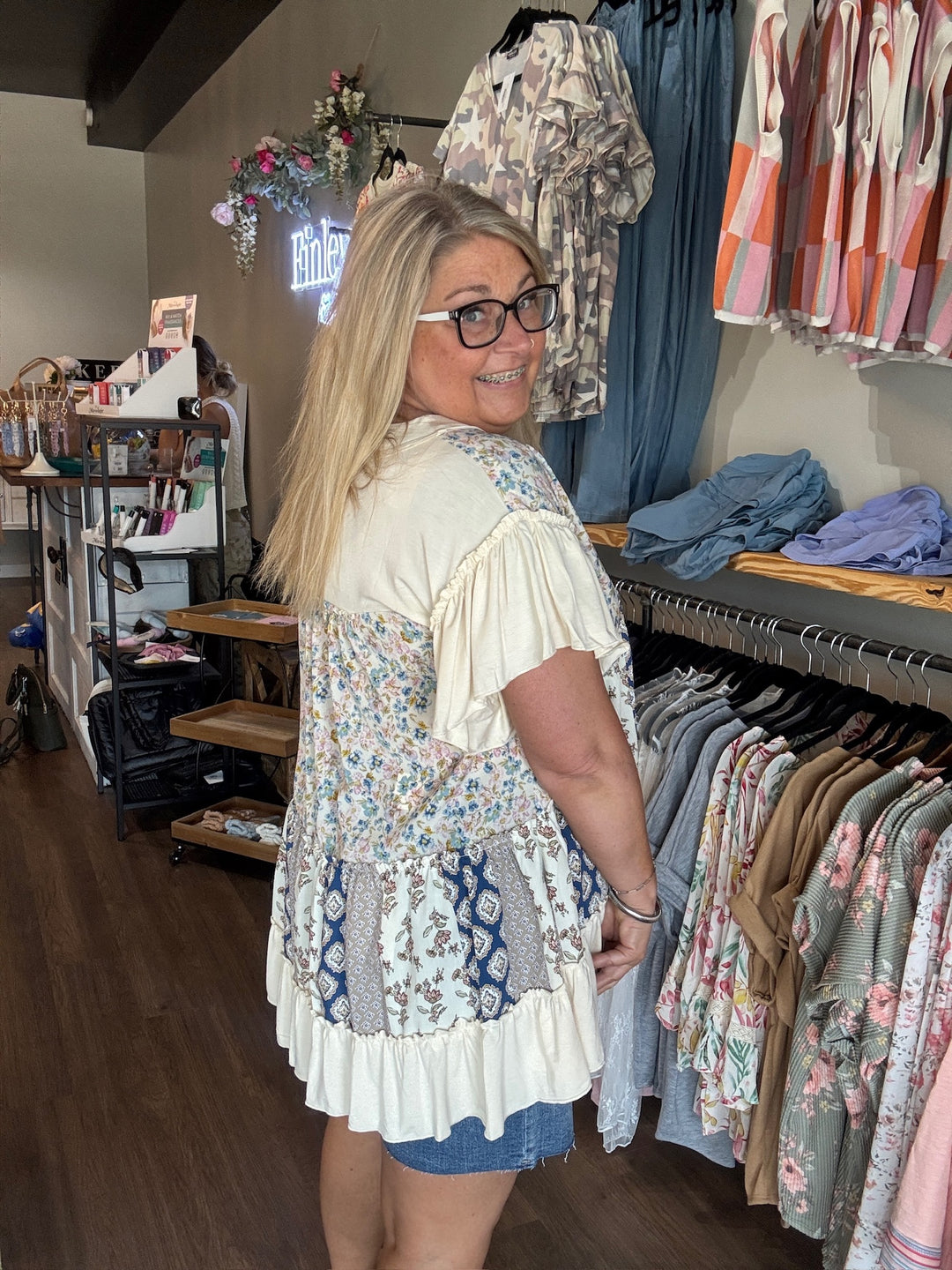 POL Ruffled Hem Printed V-Neck Short Sleeve Blouse