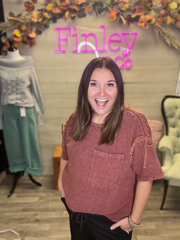 Easel Rust Top