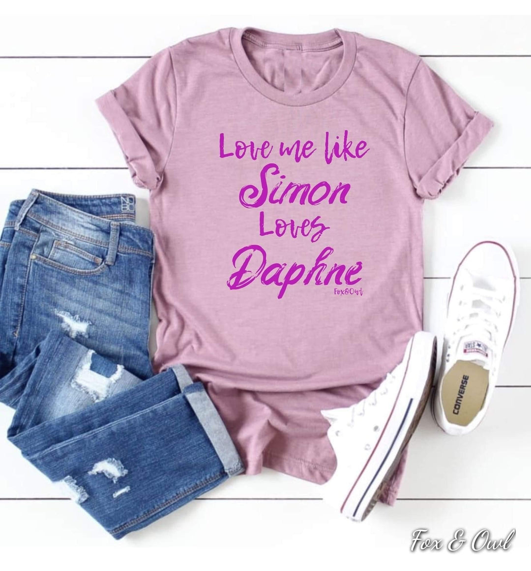 Bridgerton Tee Love me like Simon Loves Daphne