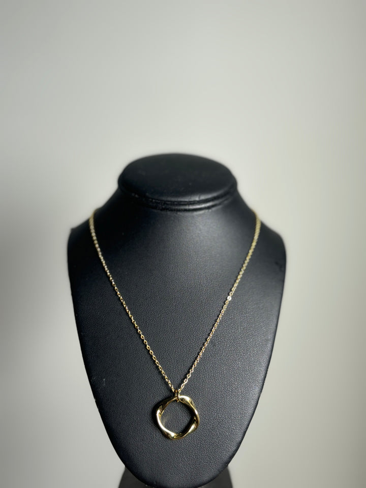 Gold circle necklace