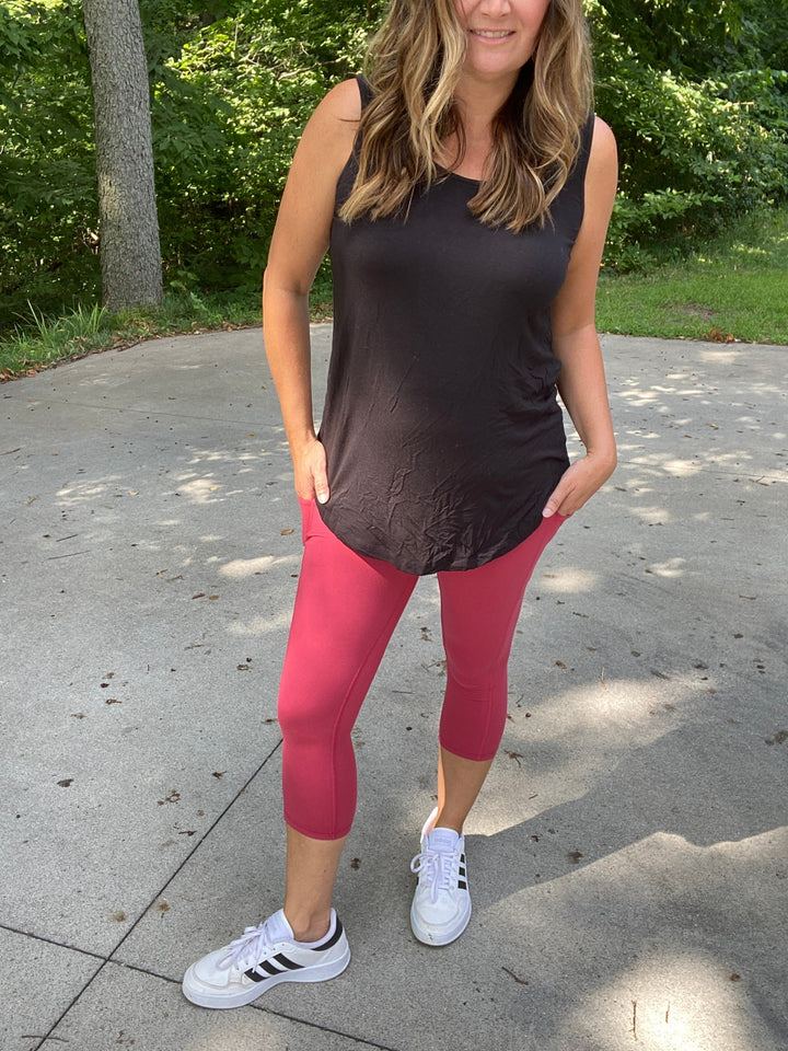 Pocket Capri Leggings in Marsala
