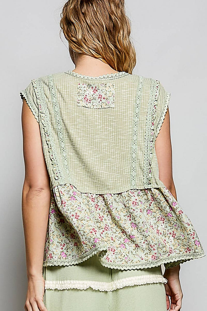 V-neck Floral Pattern Trim Ruffle Rib Knitted Sleeveless Top